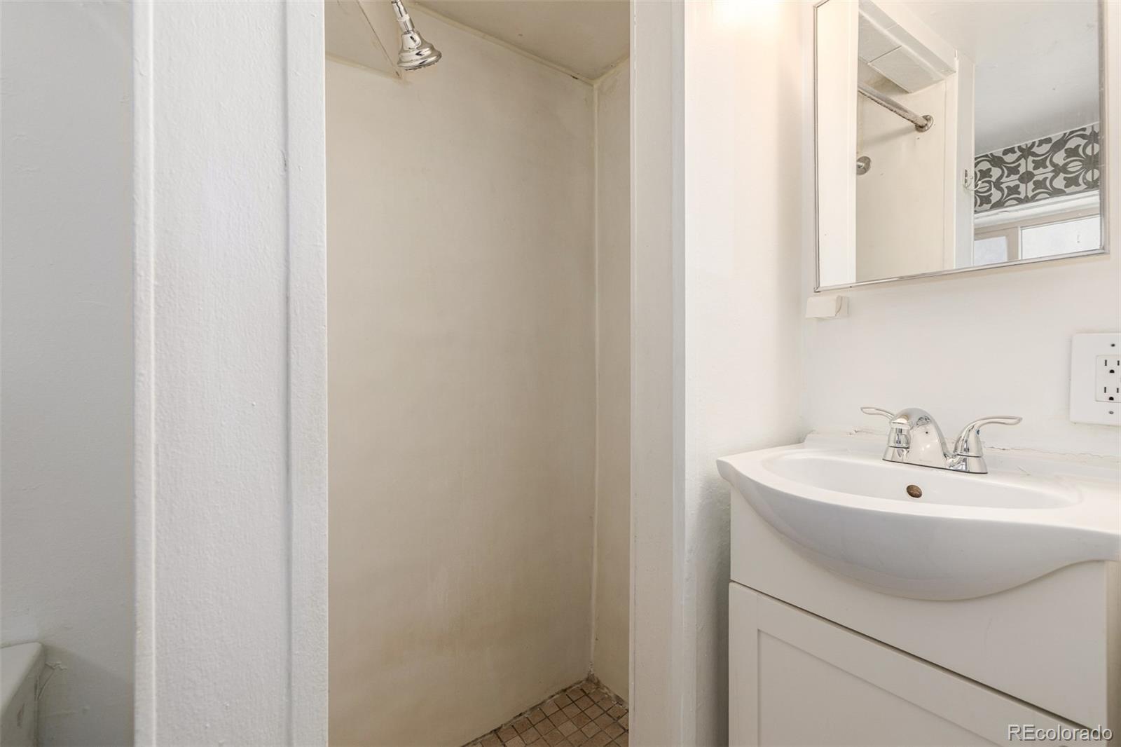 172 W Maple Avenue