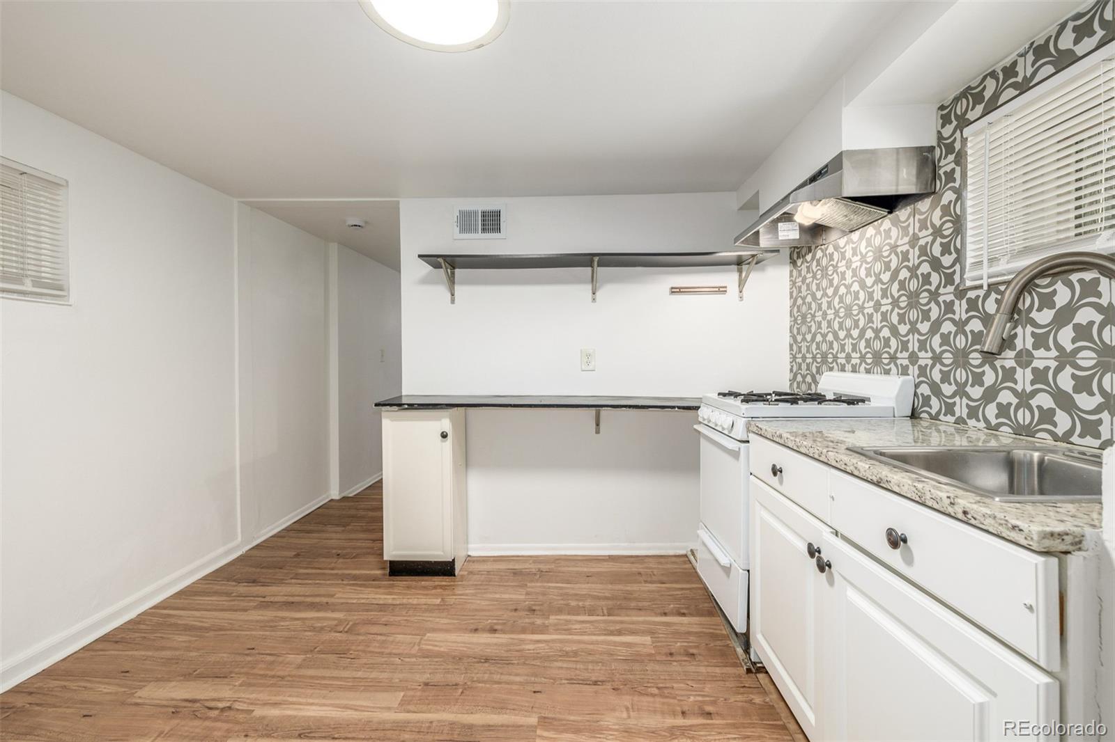 172 W Maple Avenue