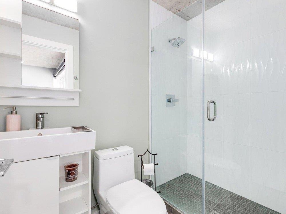 15061 VICTORIA AVENUE