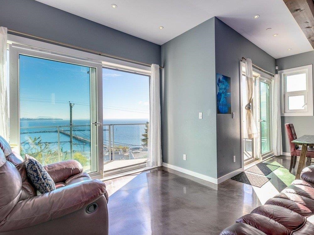 15061 VICTORIA AVENUE