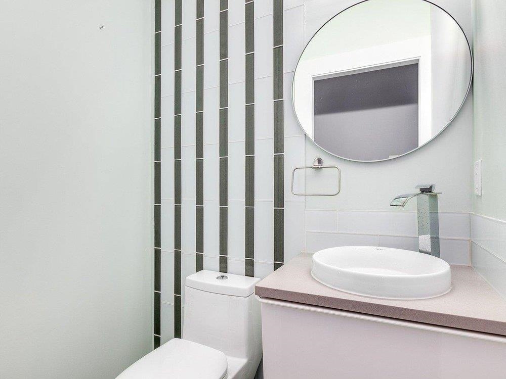 15061 VICTORIA AVENUE