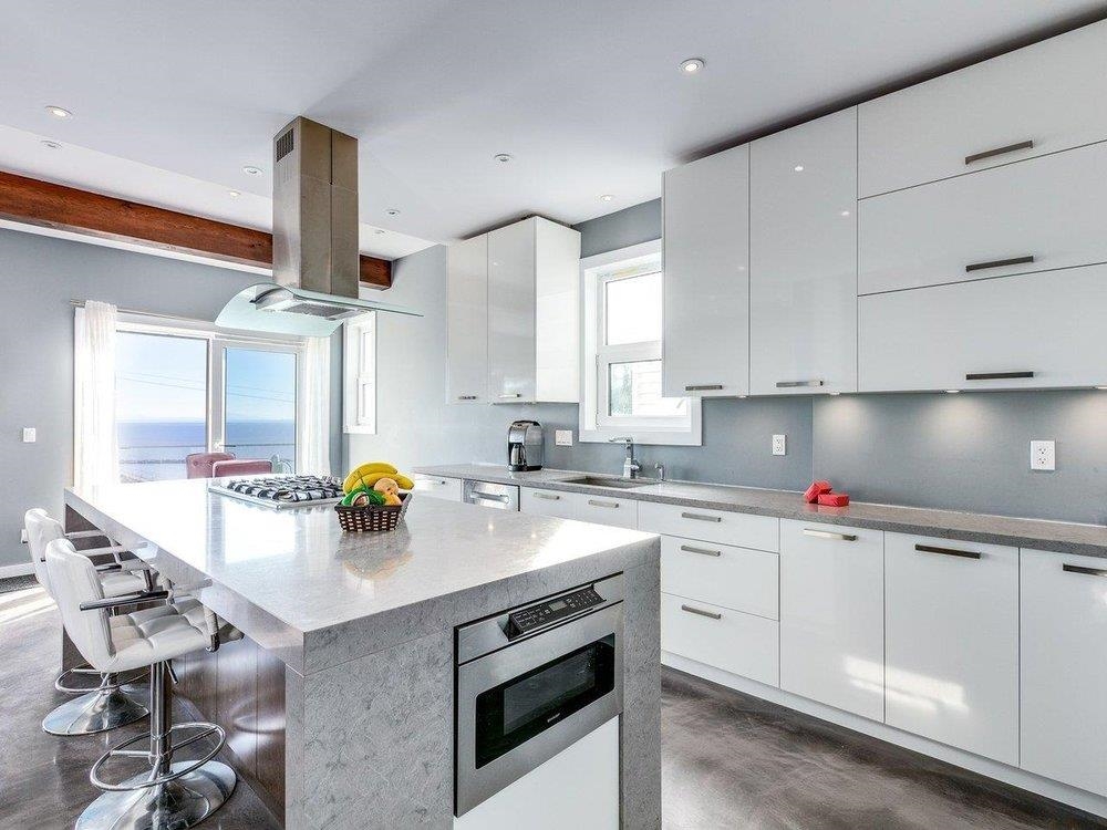 15061 VICTORIA AVENUE