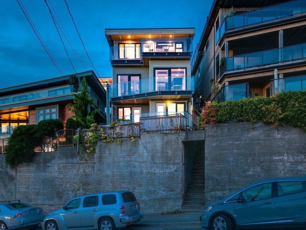 15061 VICTORIA AVENUE