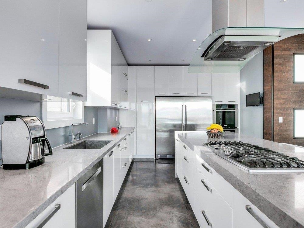 15061 VICTORIA AVENUE