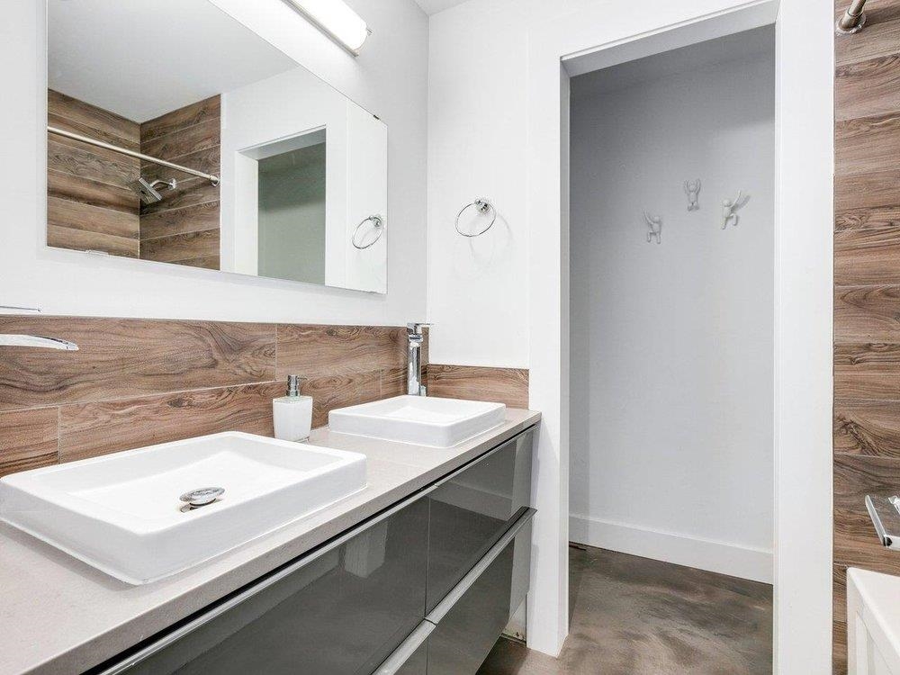 15061 VICTORIA AVENUE