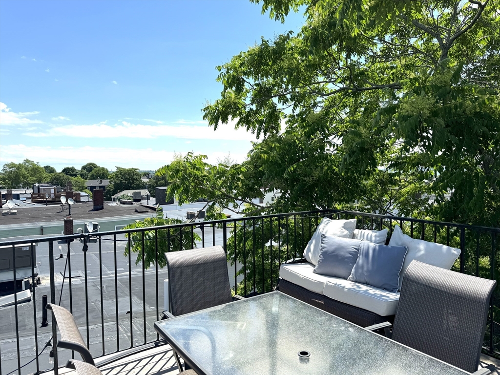 521 E 6th St # 2