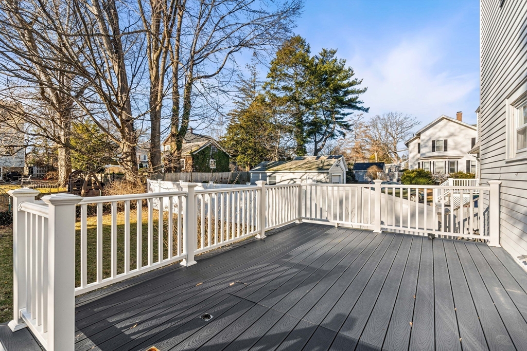 9 Larchmont Rd