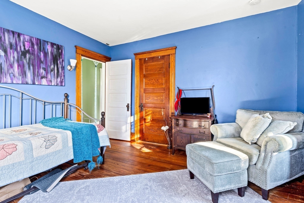 9 Larchmont Rd