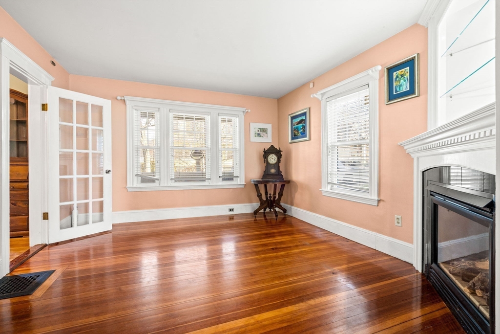 9 Larchmont Rd
