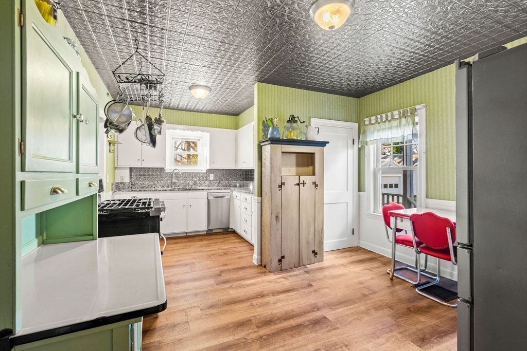 9 Larchmont Rd