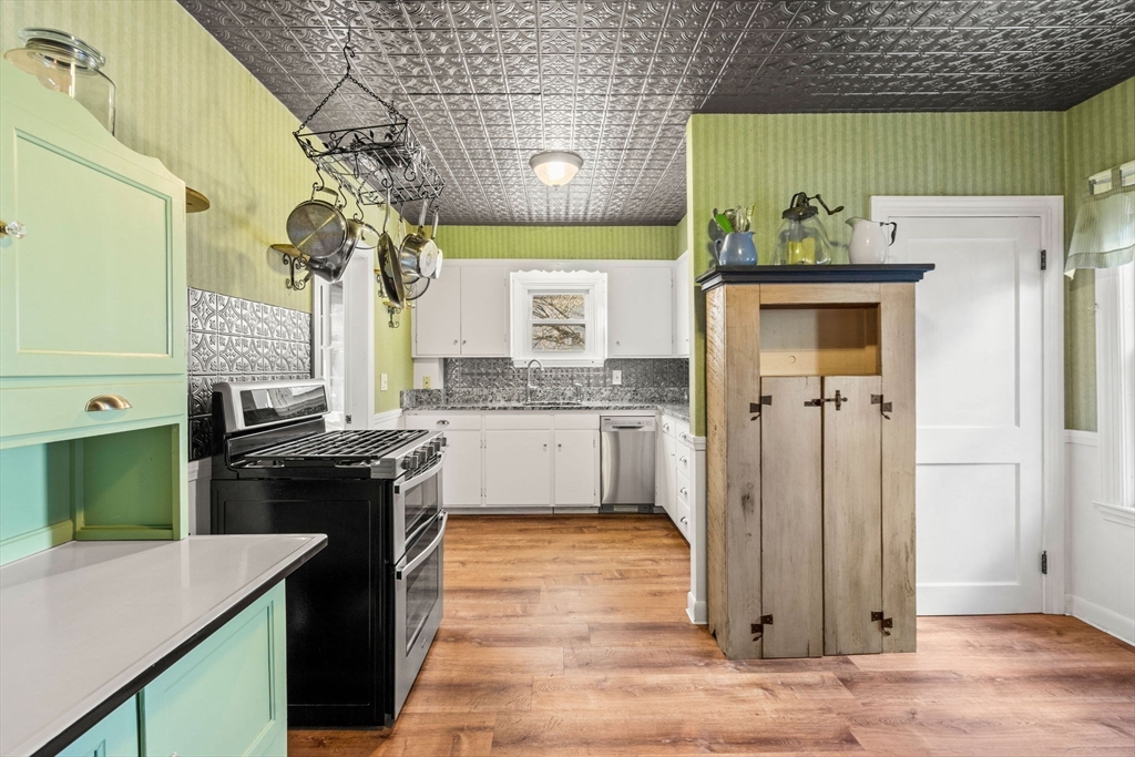 9 Larchmont Rd
