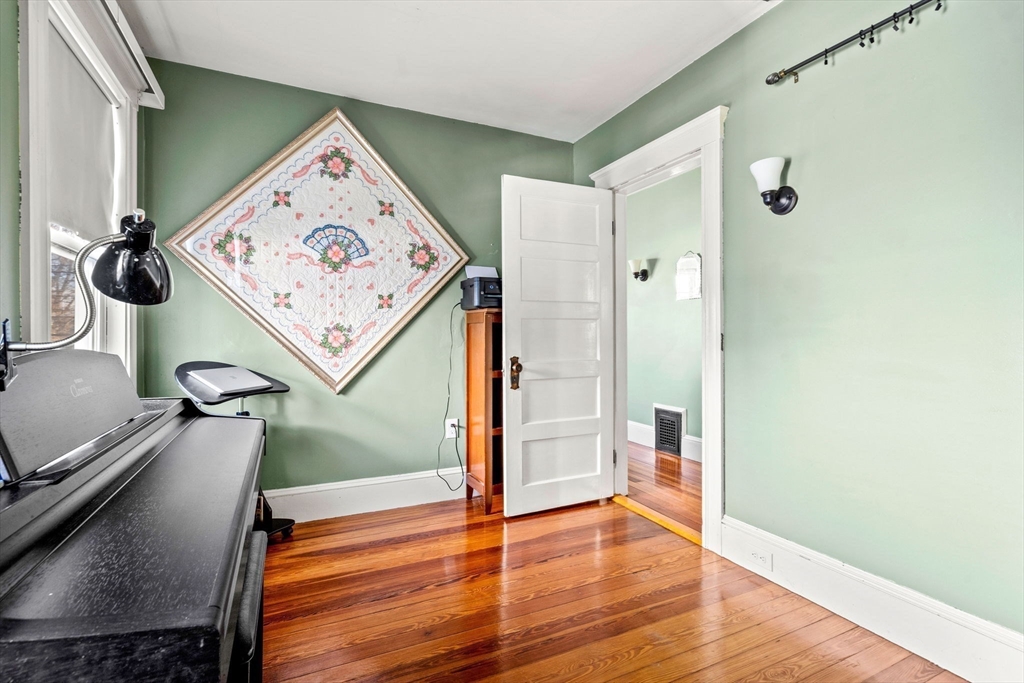 9 Larchmont Rd