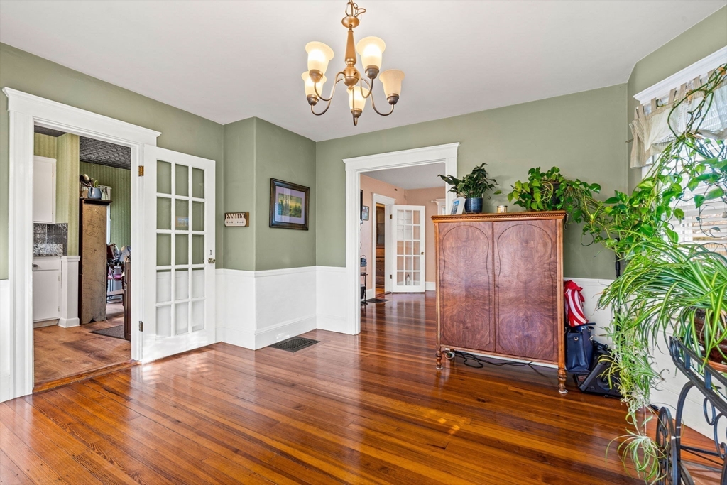 9 Larchmont Rd