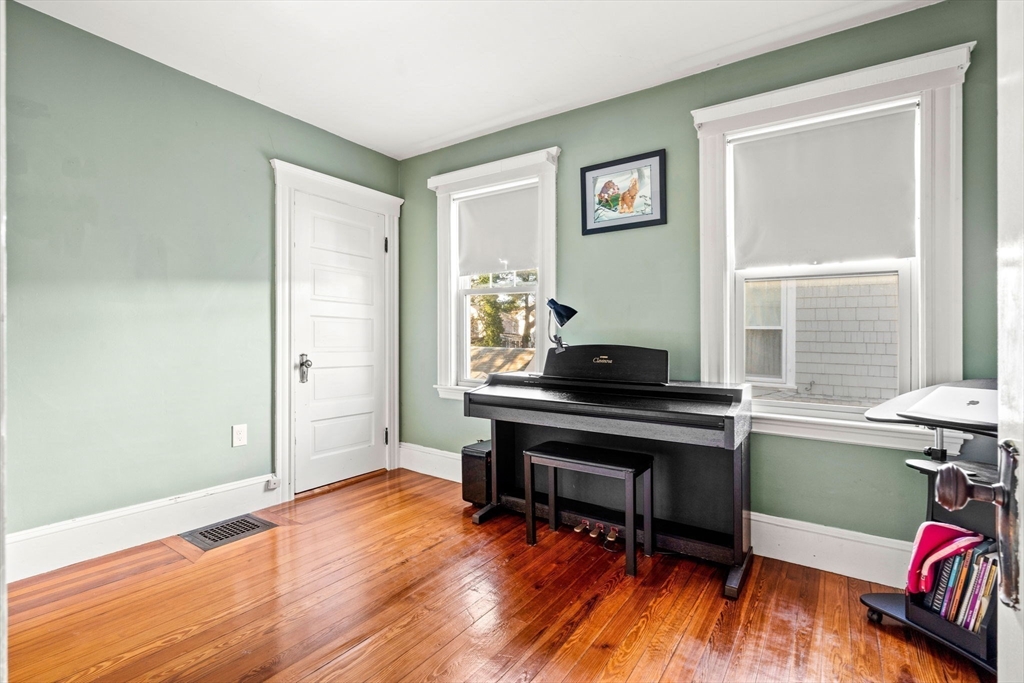 9 Larchmont Rd