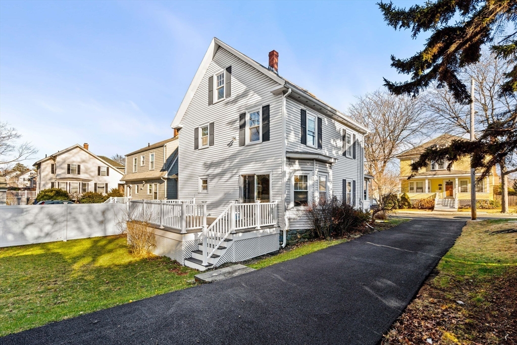 9 Larchmont Rd