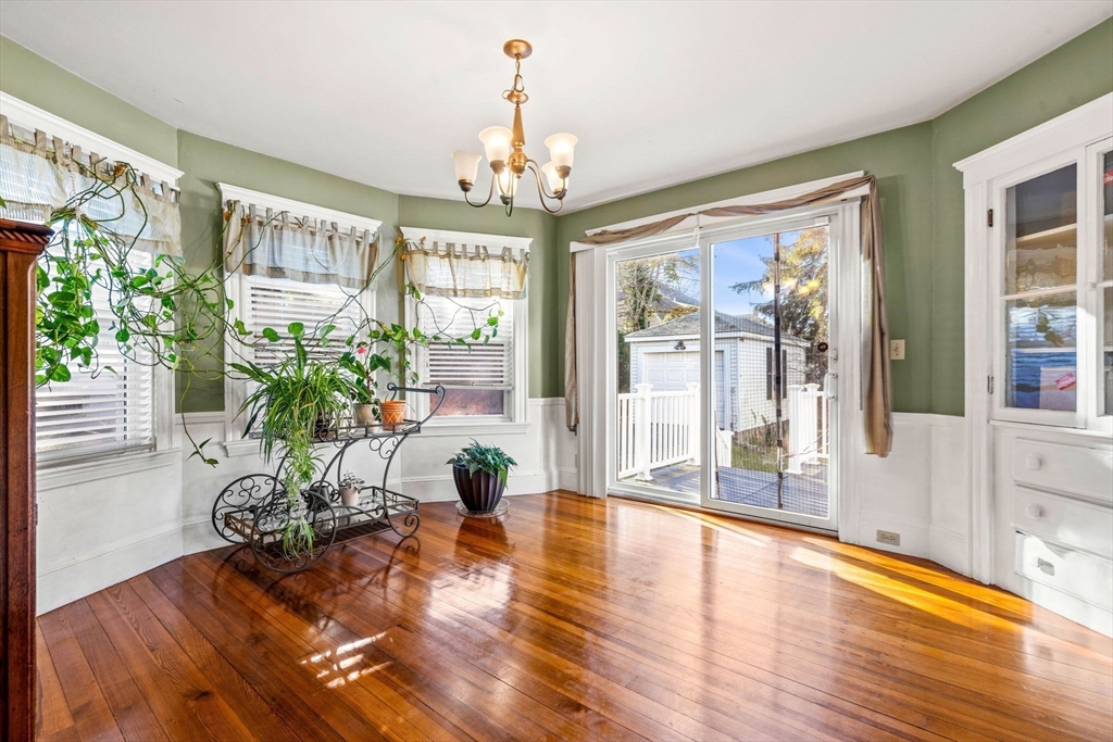 9 Larchmont Rd
