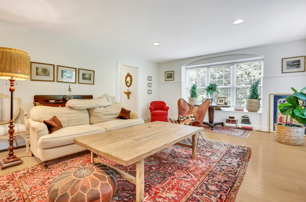 350 Chadwick Rd
