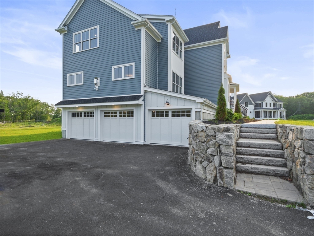 4 Weeping Willow Dr