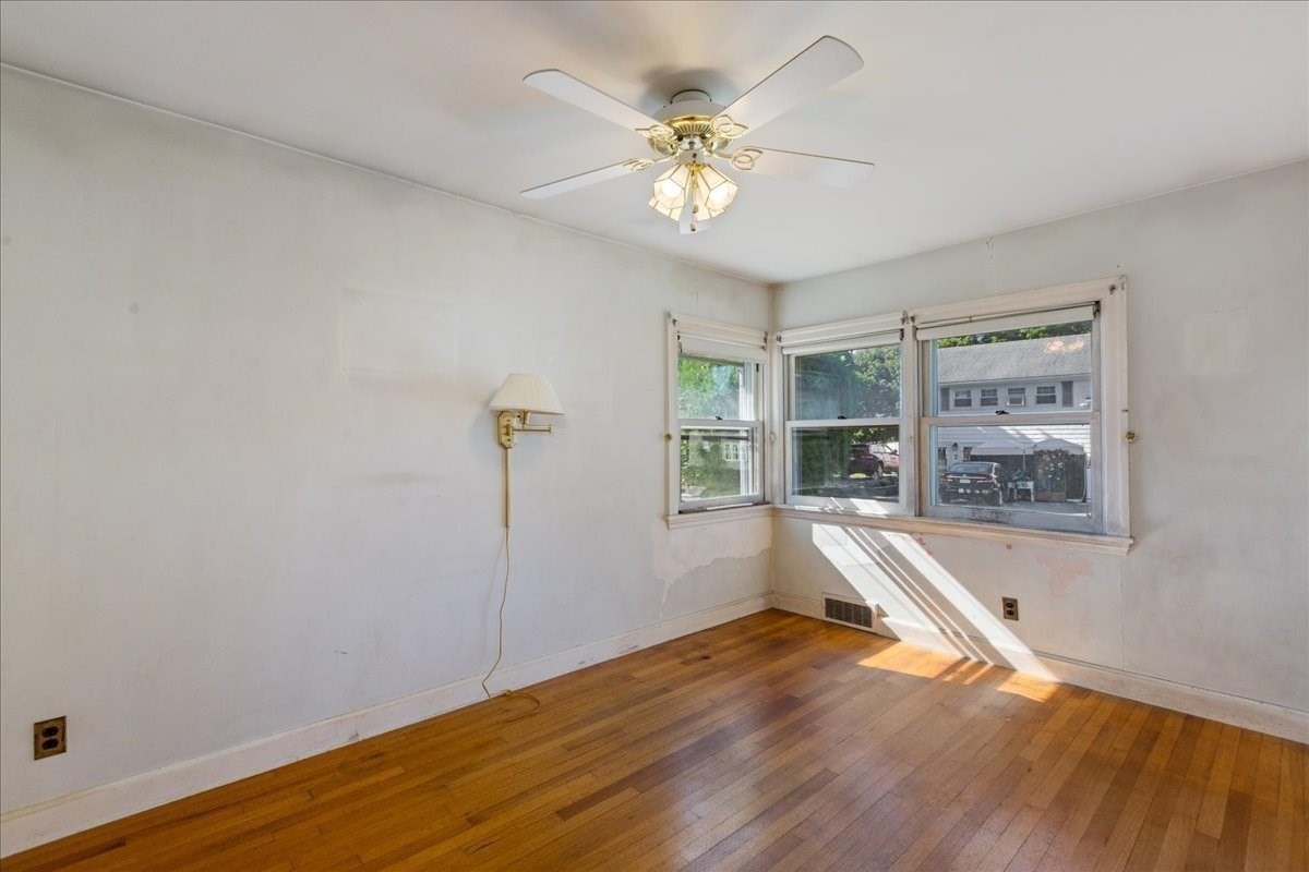 4 Oakhurst Rd