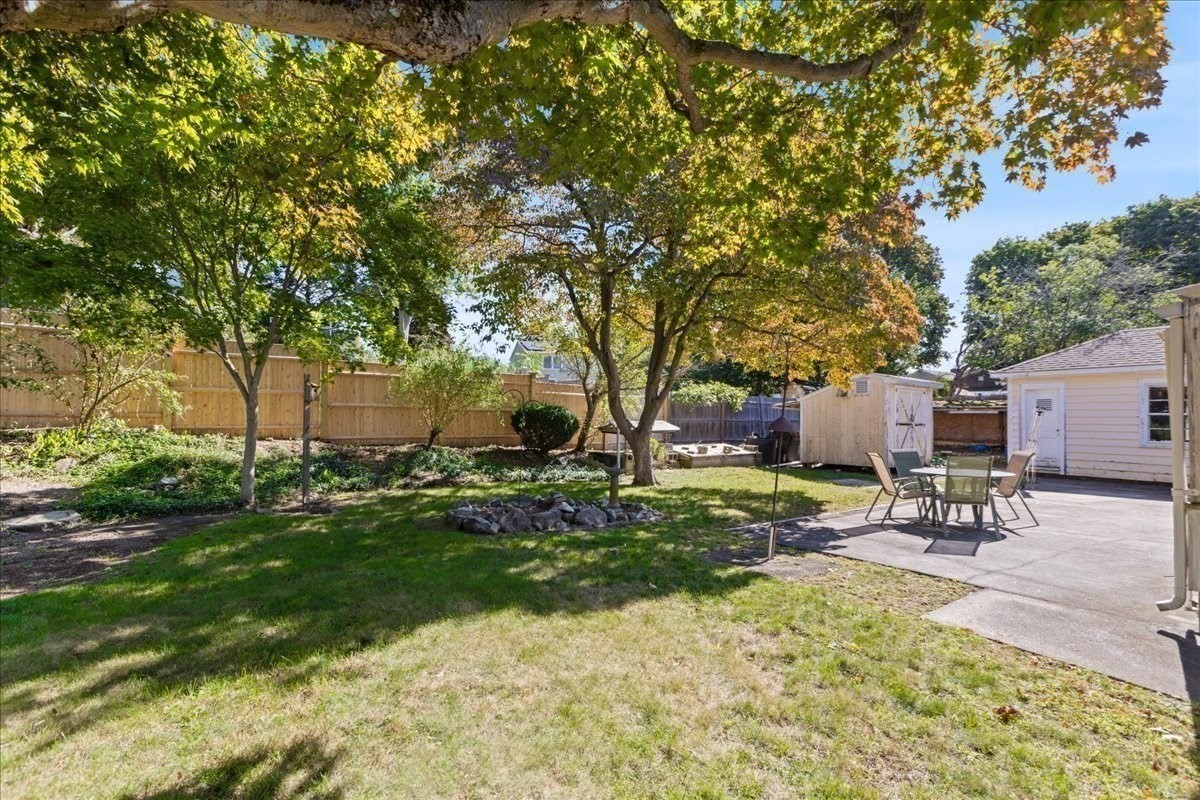 4 Oakhurst Rd