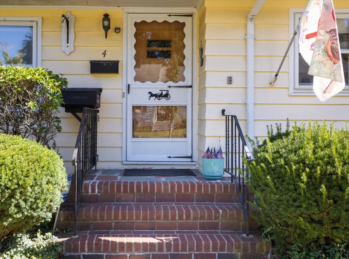 4 Oakhurst Rd