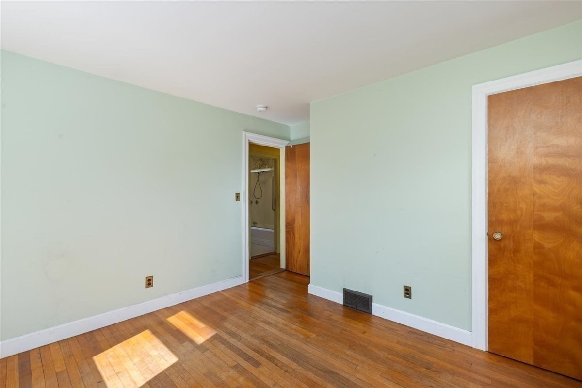 4 Oakhurst Rd