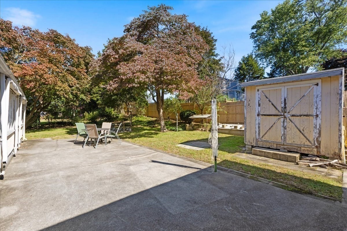 4 Oakhurst Rd