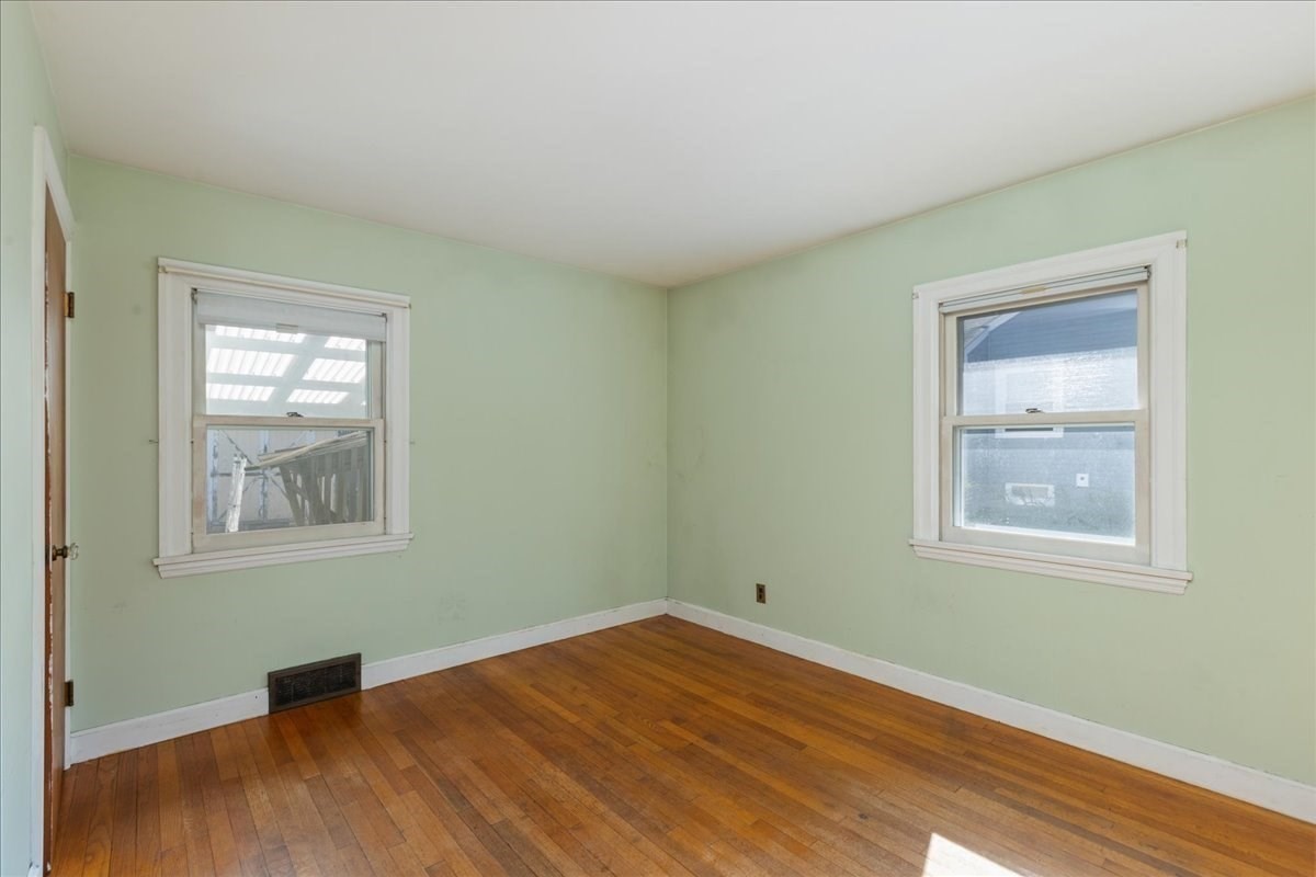 4 Oakhurst Rd