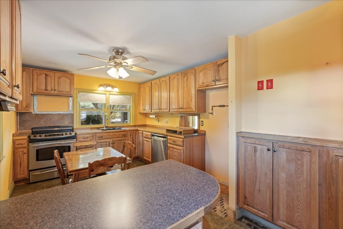 4 Oakhurst Rd