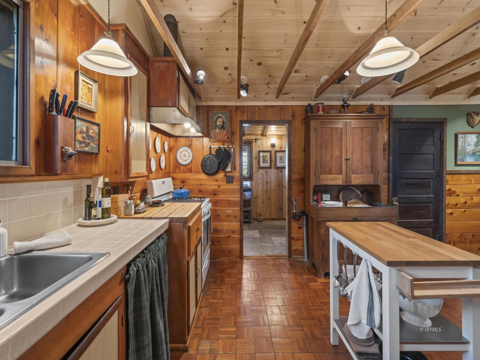 53241 Middle Ridge Dr