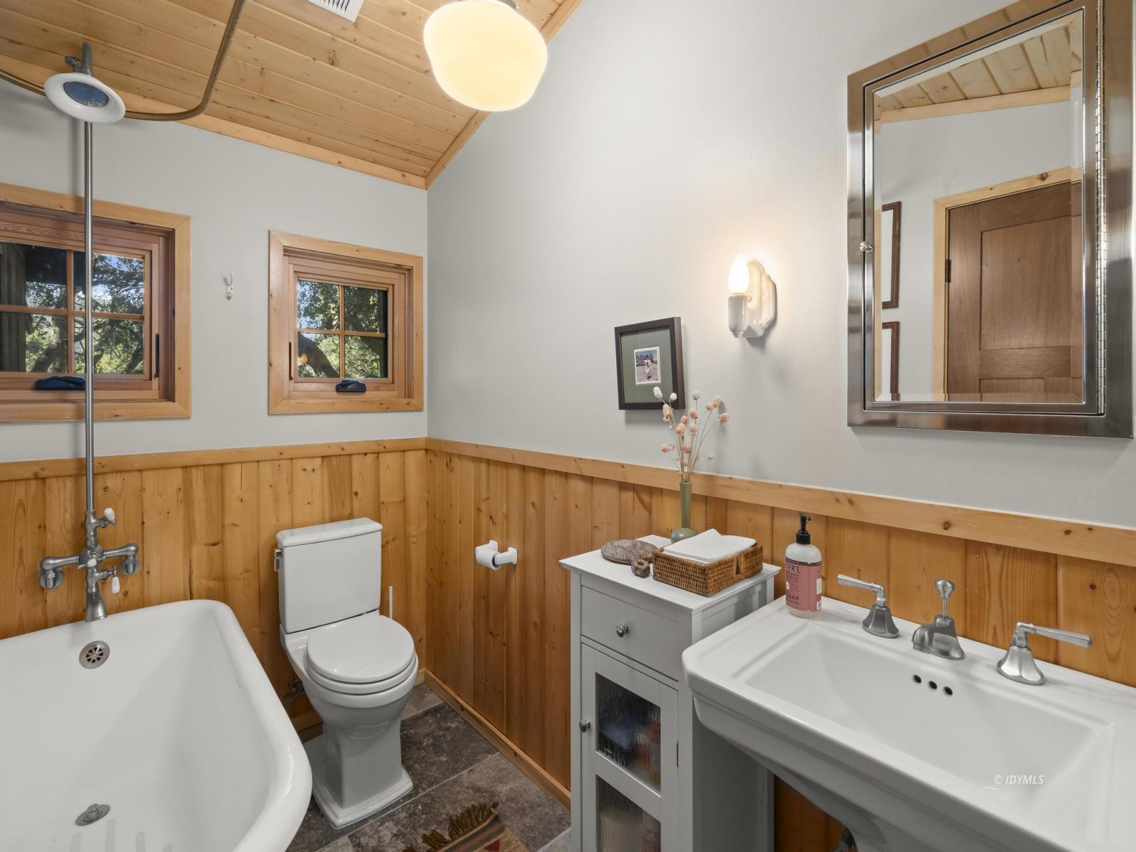 53241 Middle Ridge Dr