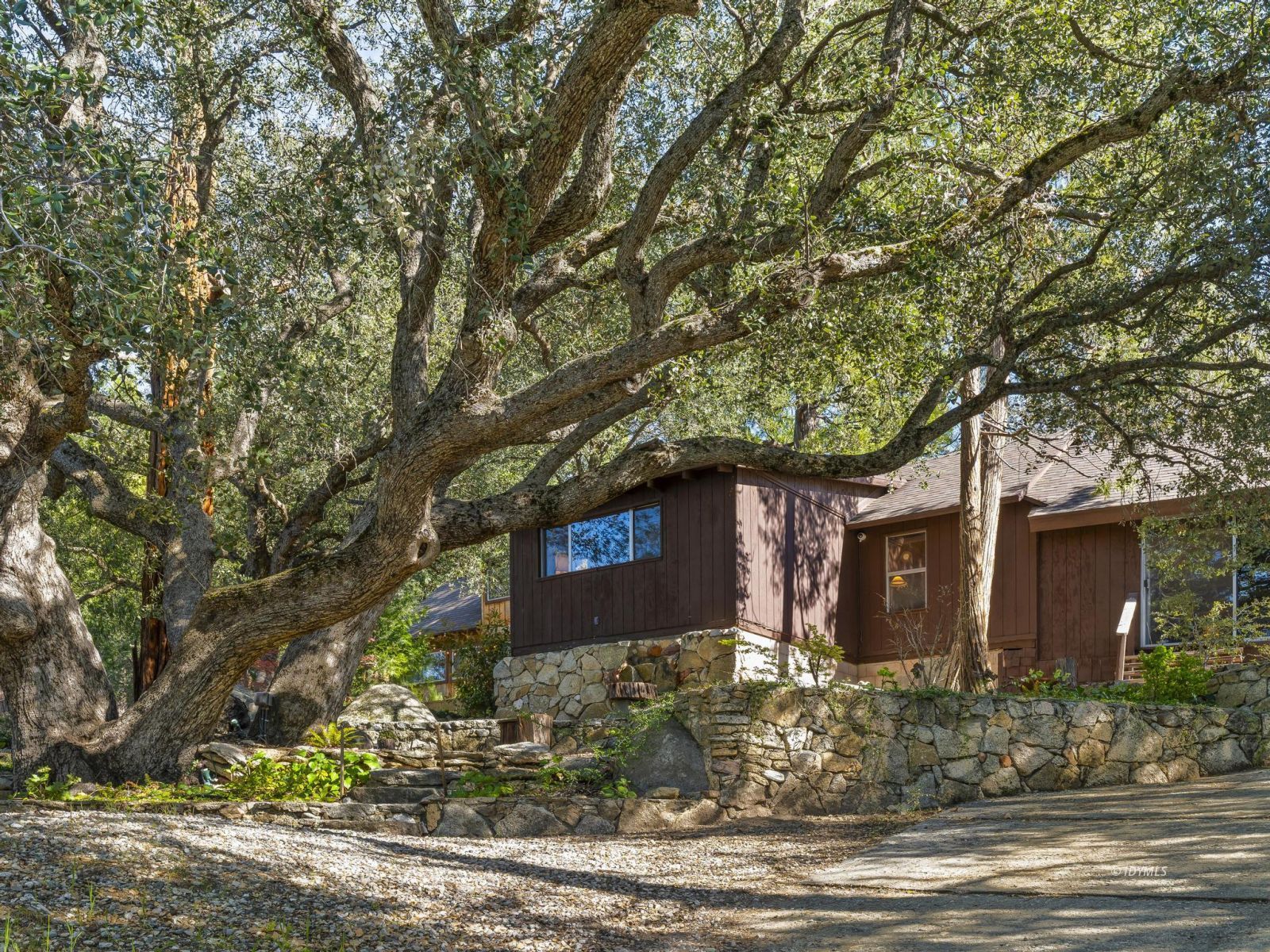 53241 Middle Ridge Dr