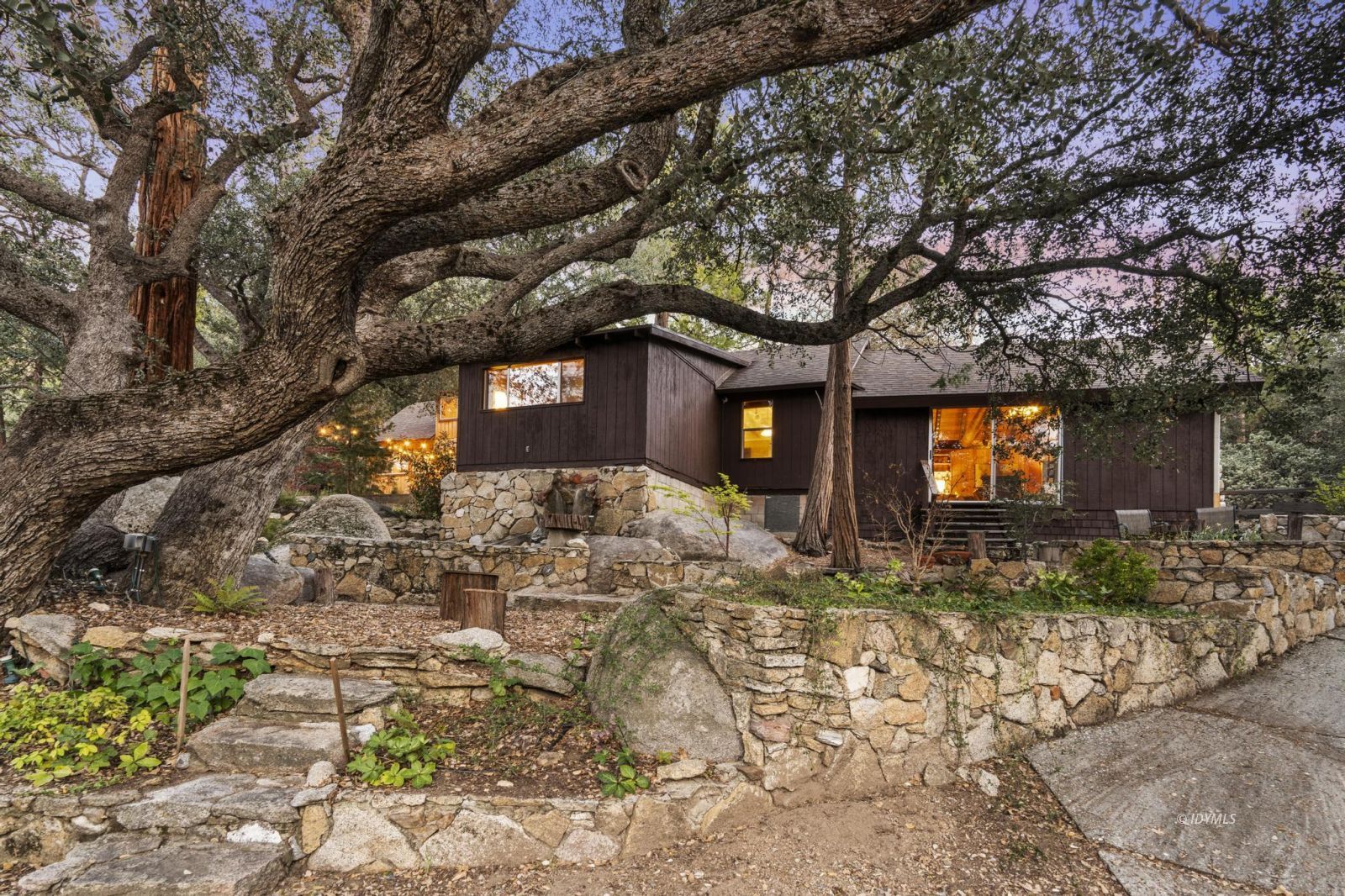 53241 Middle Ridge Dr