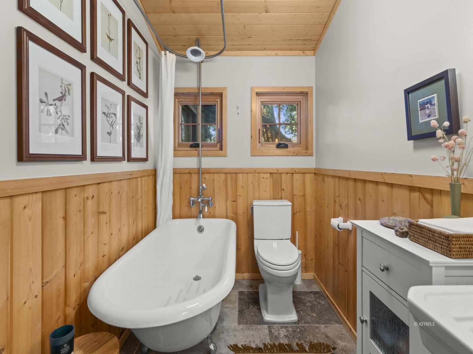 53241 Middle Ridge Dr