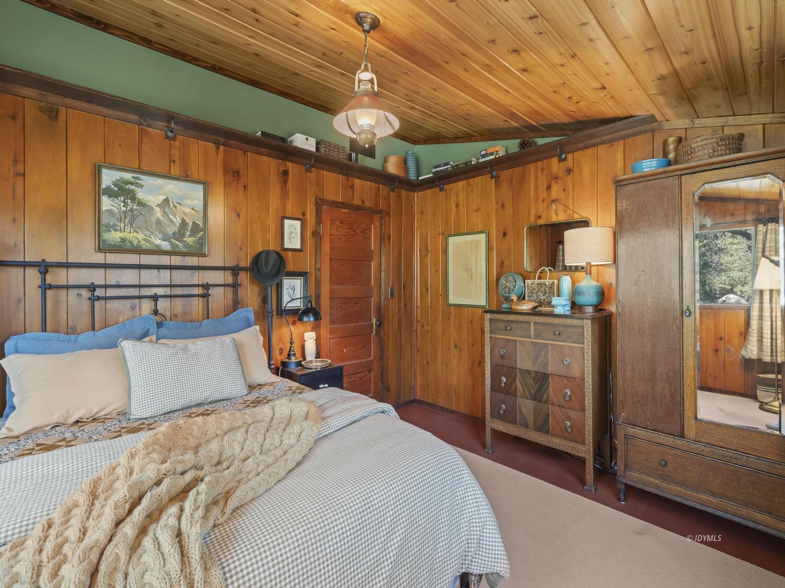 53241 Middle Ridge Dr