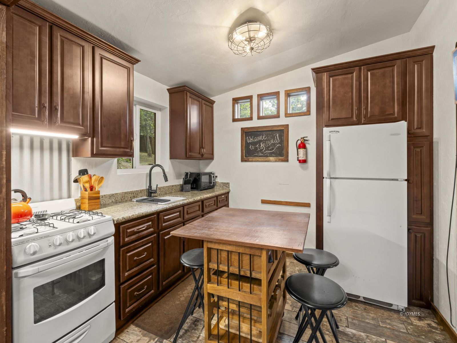 53325 Marian View Dr