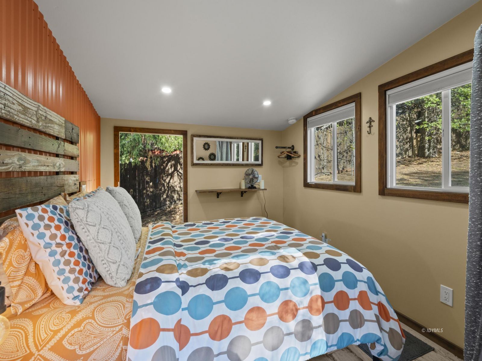 53325 Marian View Dr