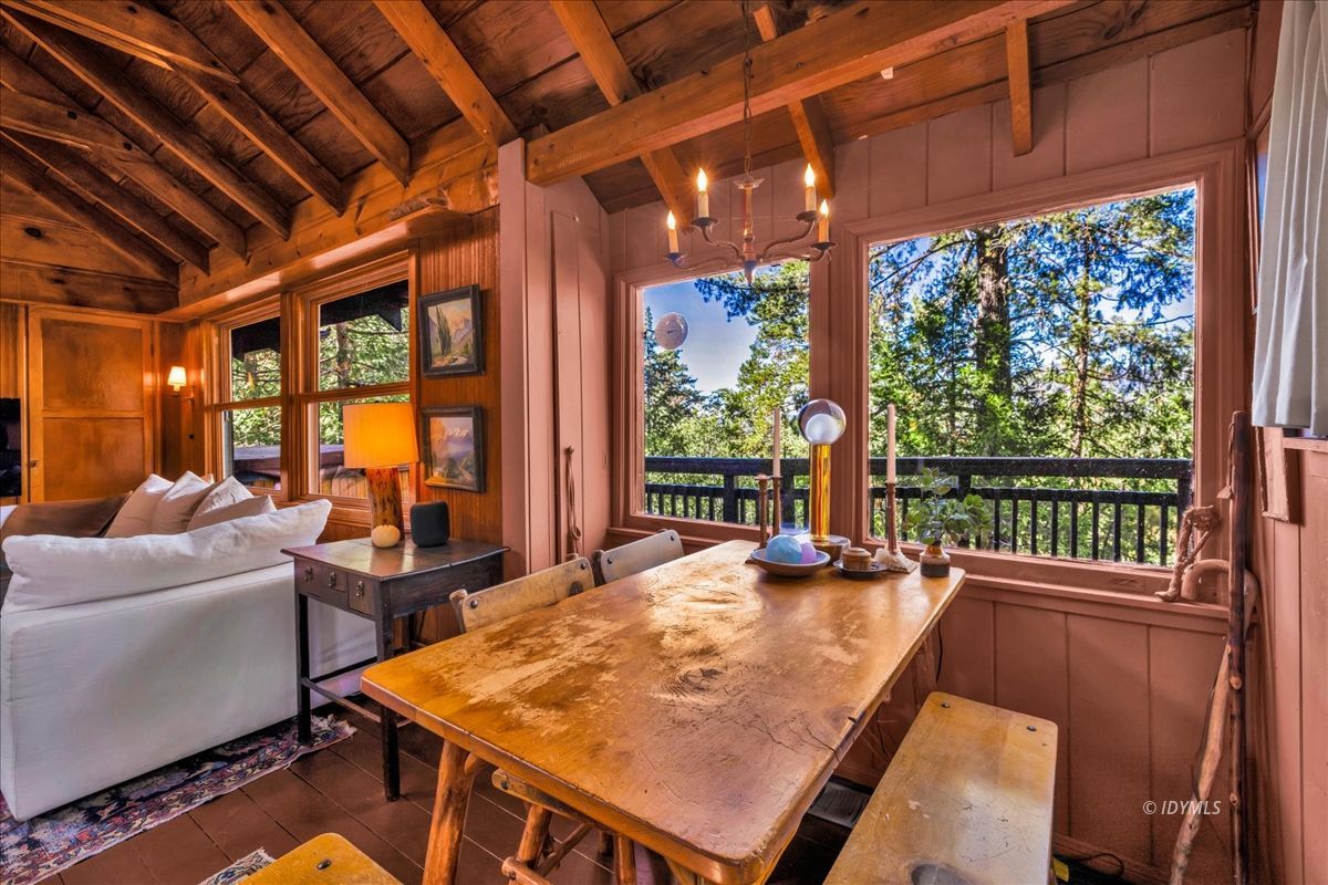 52983 Cedar Crest
