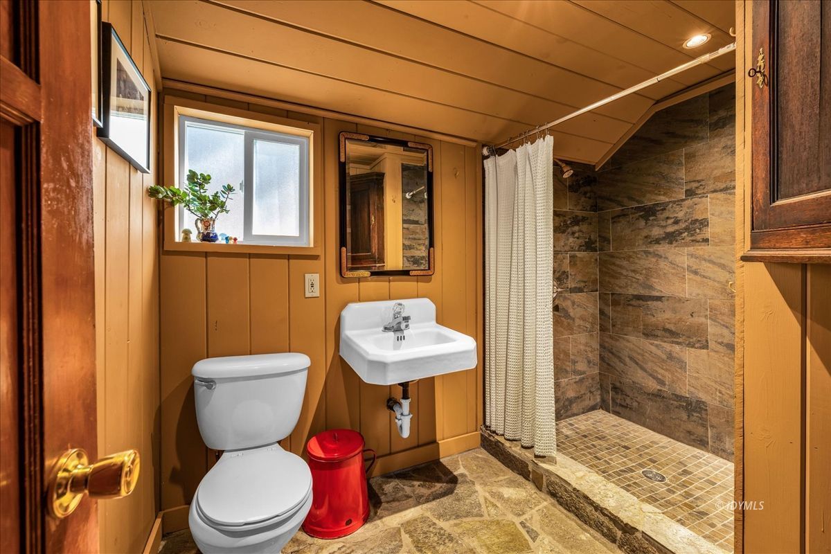 52983 Cedar Crest