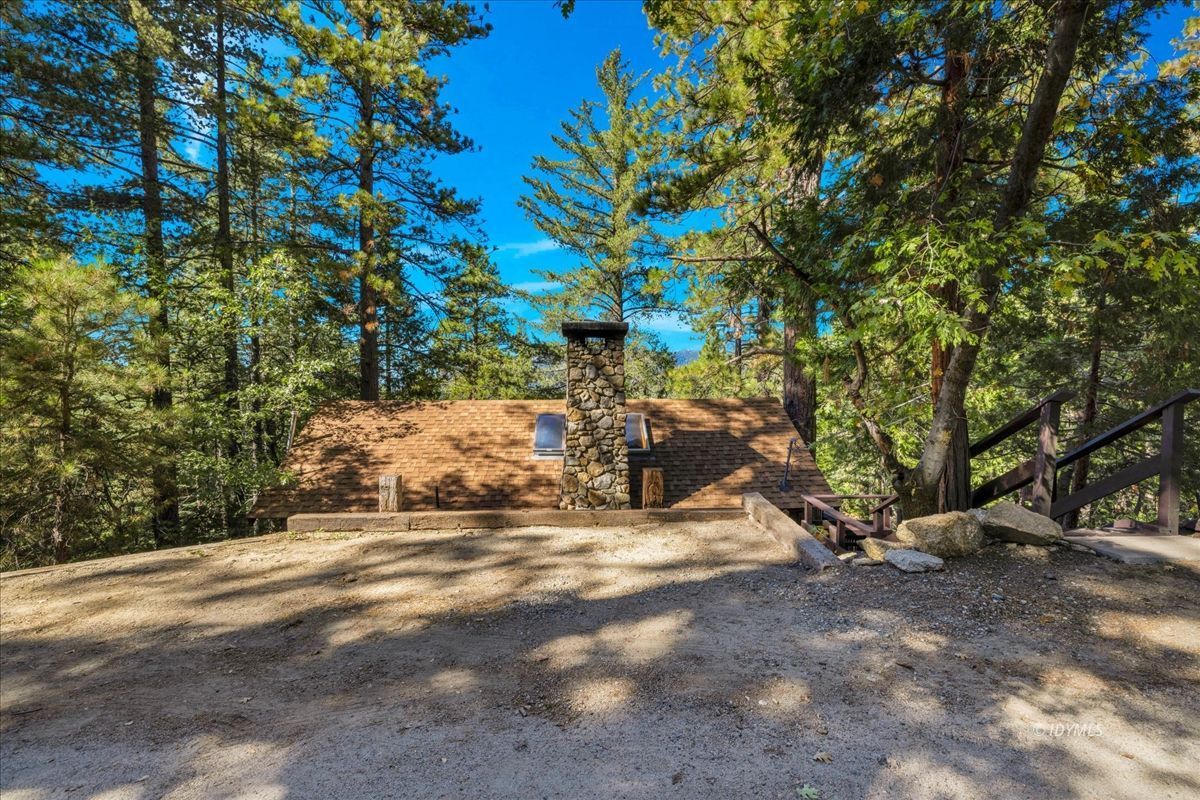 52983 Cedar Crest