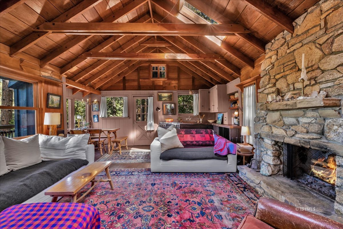 52983 Cedar Crest
