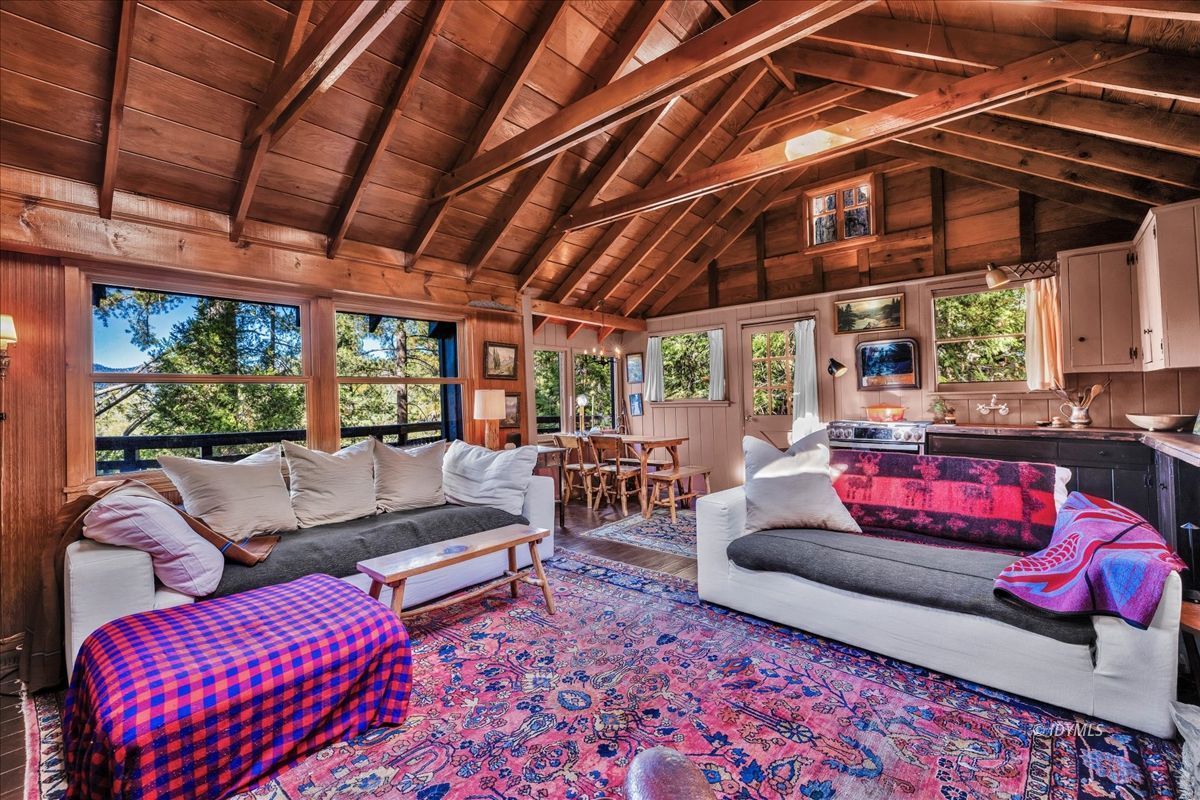 52983 Cedar Crest