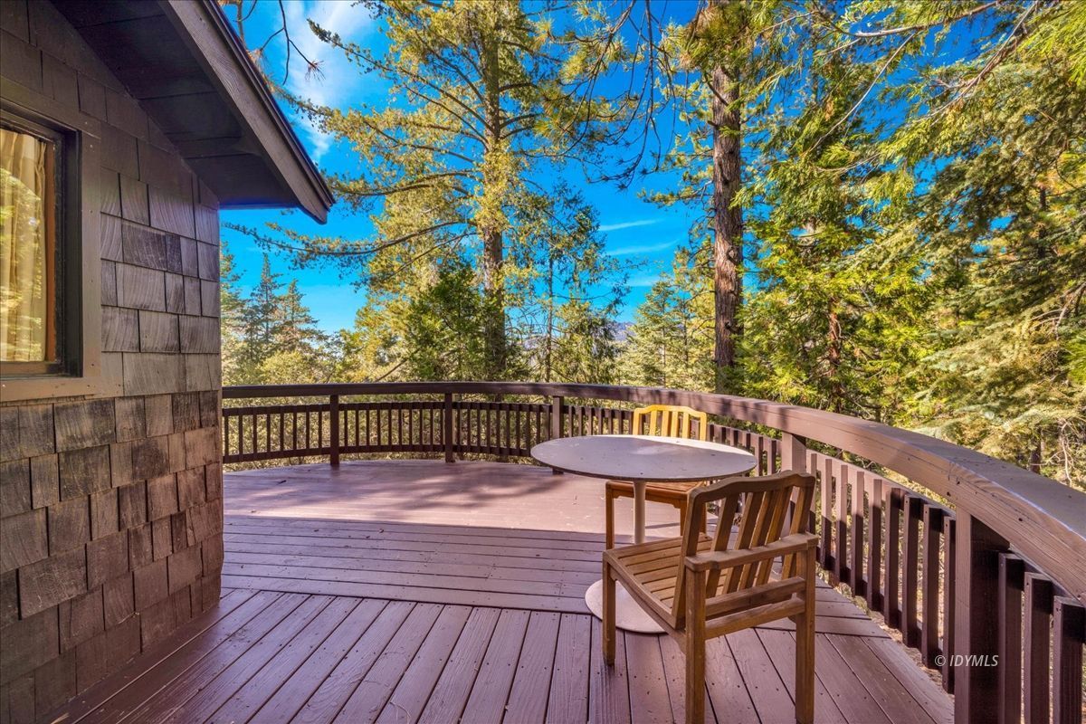 52983 Cedar Crest