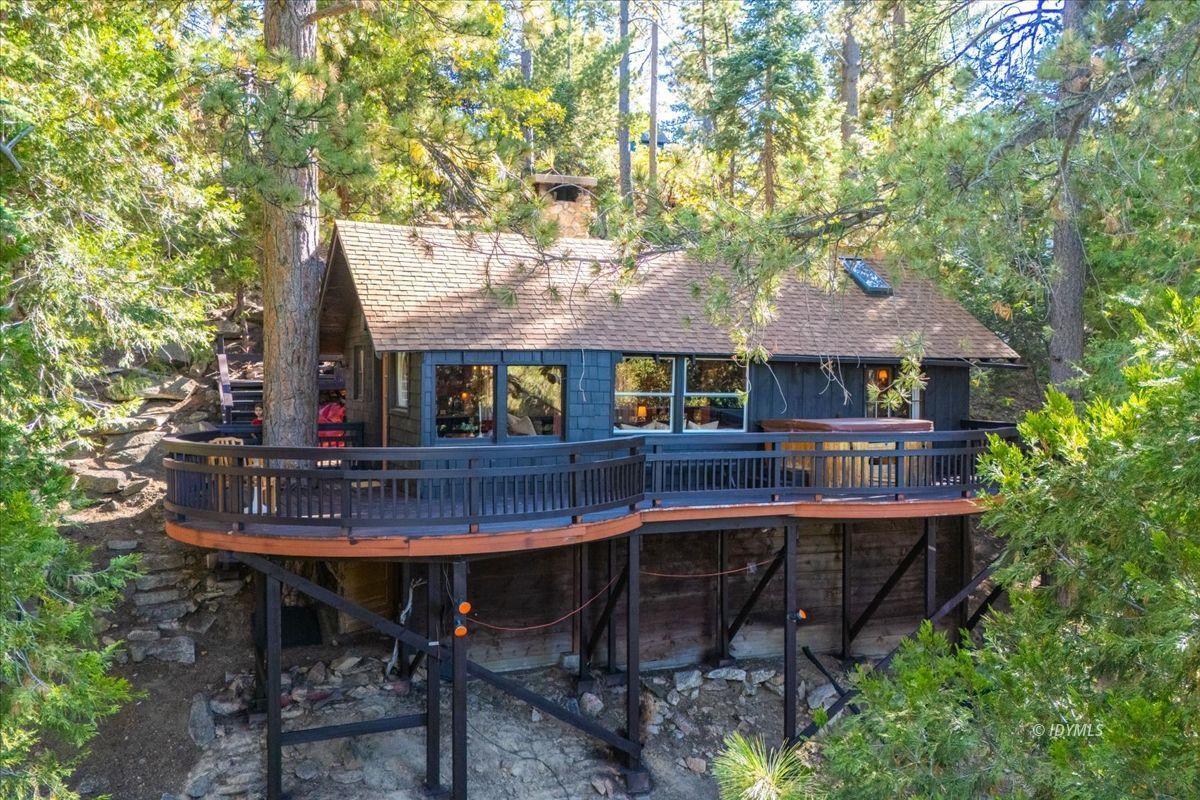 52983 Cedar Crest
