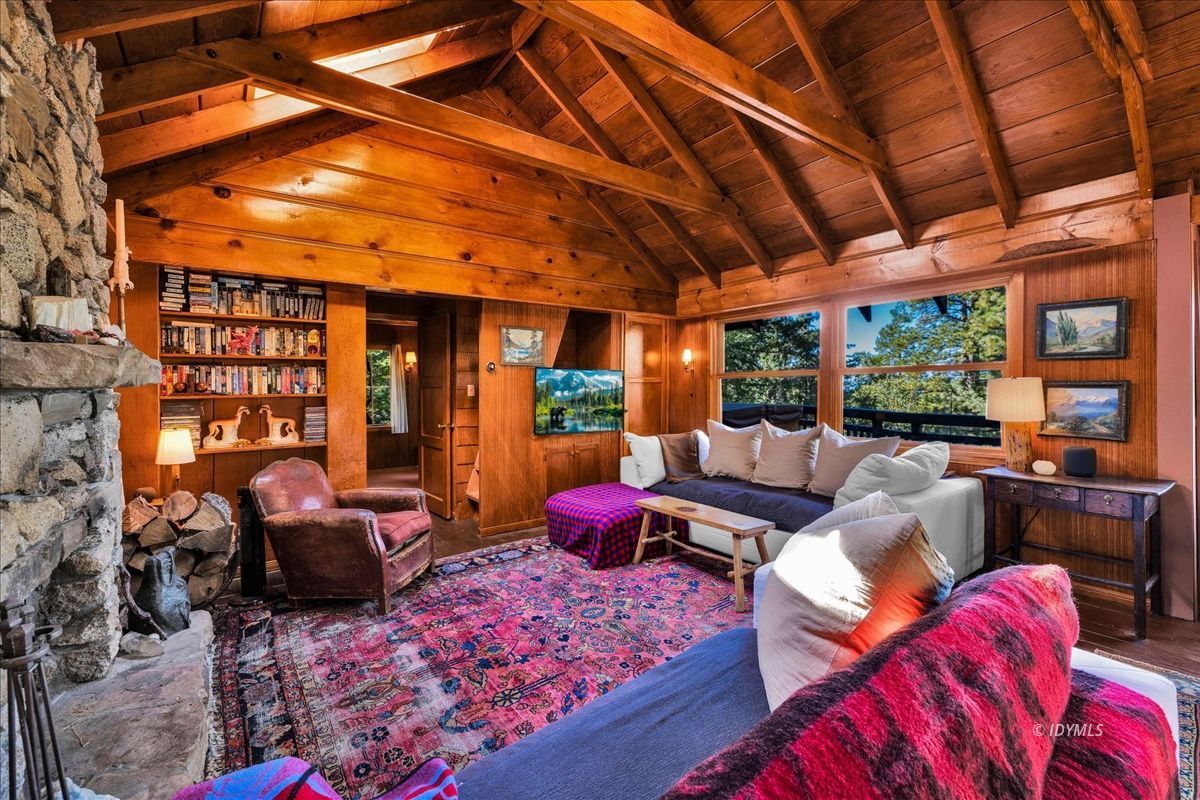 52983 Cedar Crest