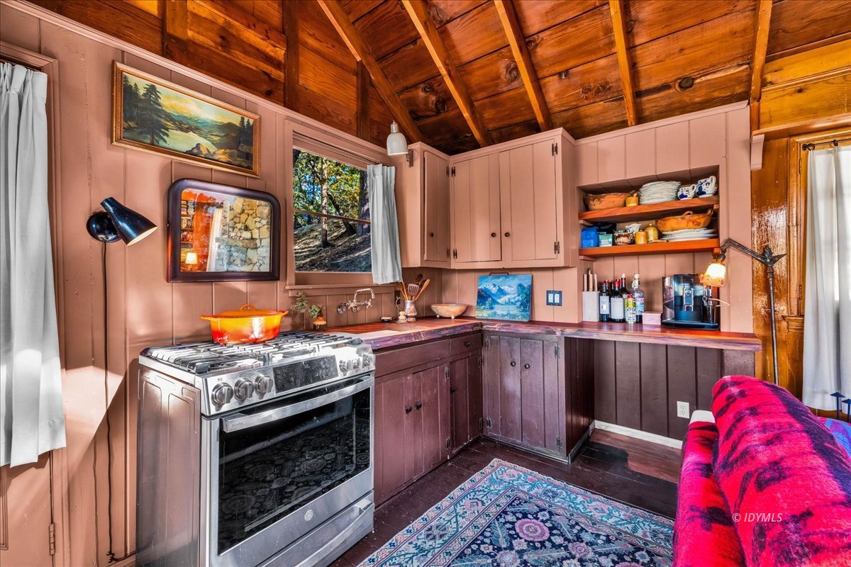 52983 Cedar Crest