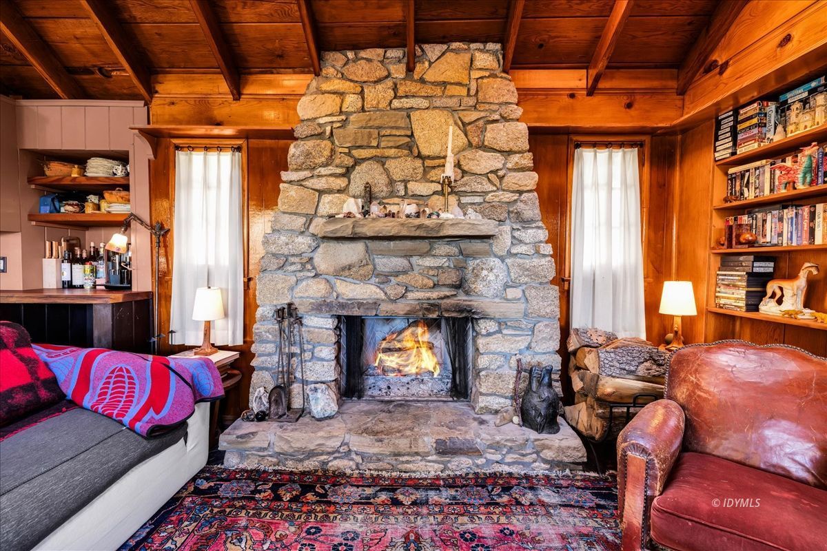 52983 Cedar Crest