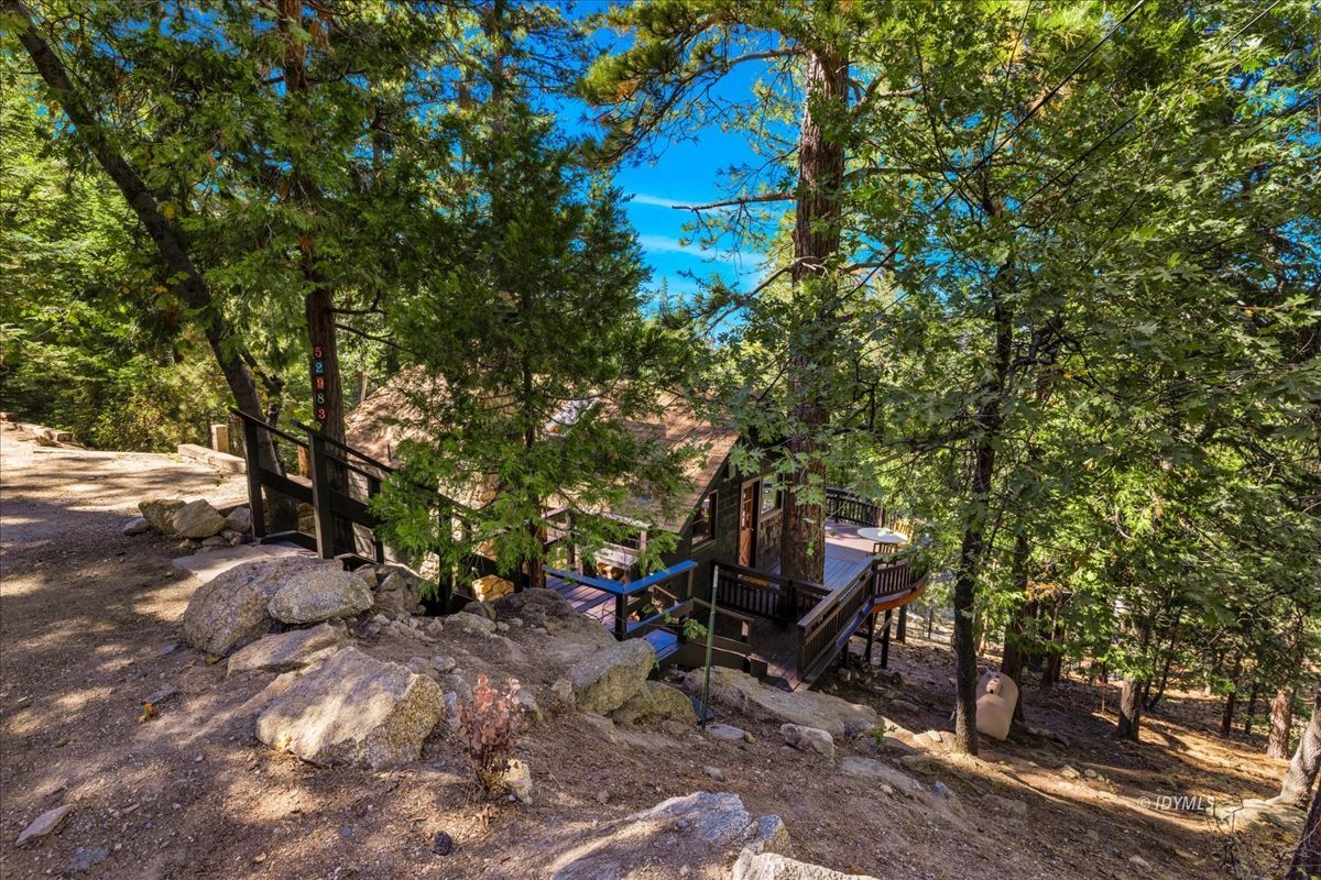 52983 Cedar Crest