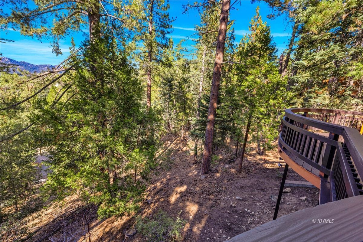 52983 Cedar Crest