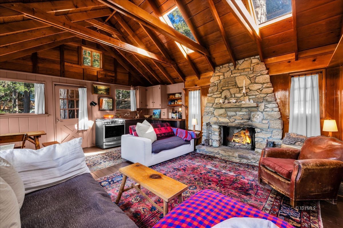 52983 Cedar Crest